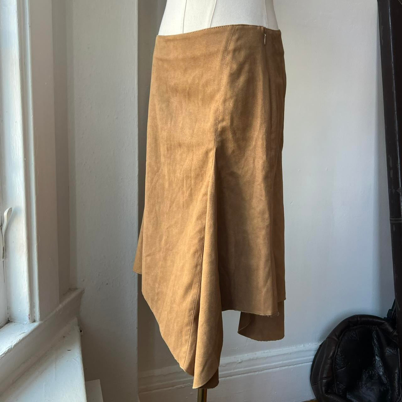 Asymmetrical skirt