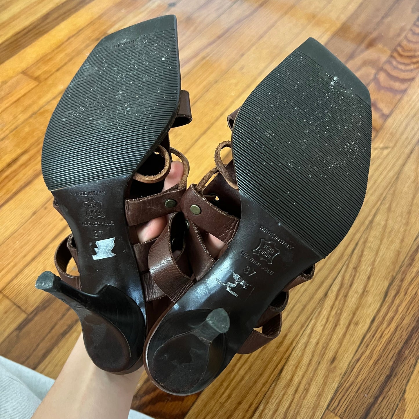 Leather heeled sandal